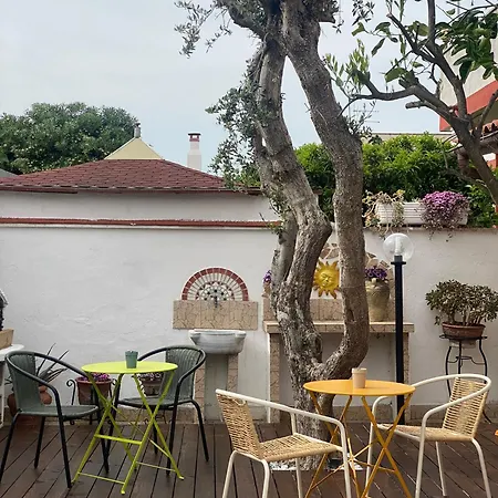 Anna House فيوميتشينو