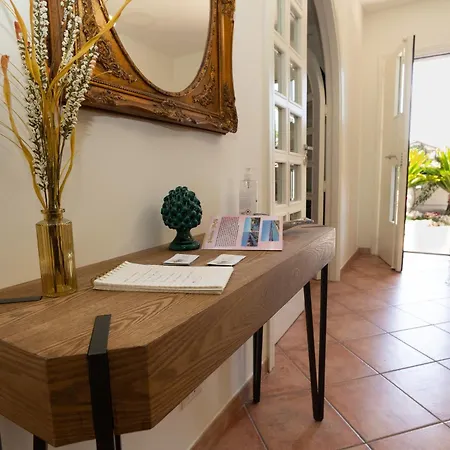 Anna House * فيوميتشينو